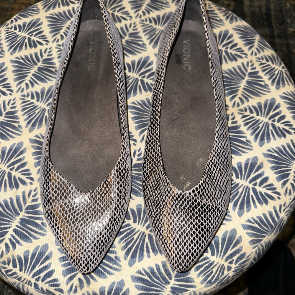 Vionic caballo gray textured leather ballet flat sz 11 EUC